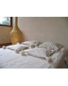 Couvre lit en laine vierge naturelle blanche pompon | Marrakech deco