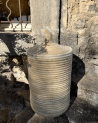 Panière en jonc brodée au fil de lin blanc | Marrakech deco